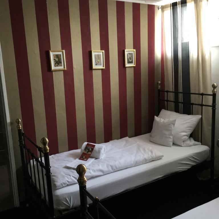 Hotel B&B Bredl In Der Villa Ballestrem اشتراوبينغ المظهر الخارجي الصورة
