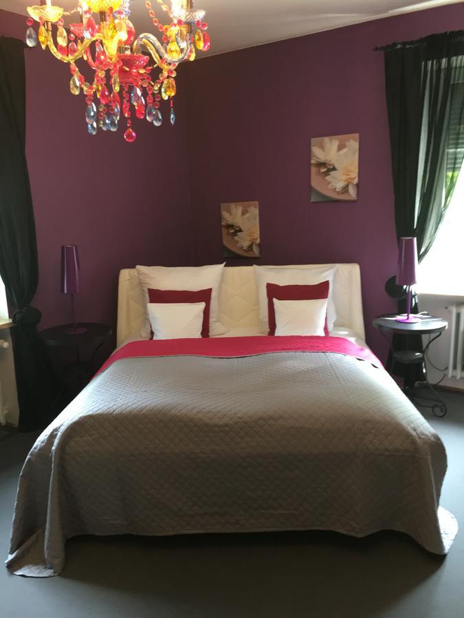 Hotel B&B Bredl In Der Villa Ballestrem اشتراوبينغ المظهر الخارجي الصورة